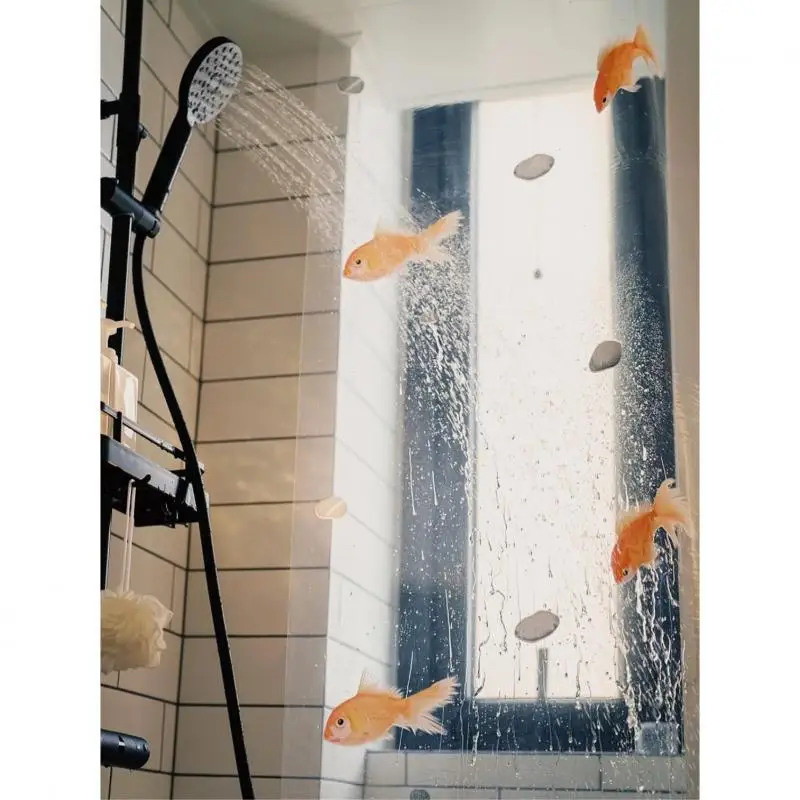 1Pc 2023 יצירתיים חדשים דג זהב דפוס אמבטיה עמיד למים וילון מקלחת שירותים יבש רטוב הפרדה נייד וילון מקלחת - 0