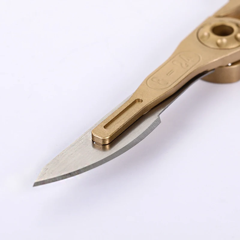 1PC פליז מיני סכין מתקפל רב-תפקודית שליח סכין נייד EDC מחזיק מפתחות להגנה עצמית אולר ציוד מחנאות - 2