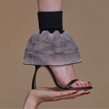 הגעה חדשה מיוחד חצאית קו שוליים קישט בוהן פתוח העקב גבוה סנדלים מעצב עור כבש רשת אלסטי ראש עגול שחור נעליים