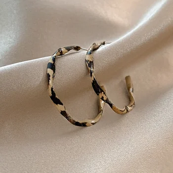 החדש מעגל עגילים לנשים אופנתי לאופרד ציור טוויסט עגיל עגיל גיאומטריות פשוטות האוזן קישוטים תכשיטים