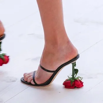 הקיץ מעצב הגעה חדשה בוהן פתוח תמציתי רוז פרח העקב של נשים נעלי סקסי צר סקסי נעלי עור שחור לבן