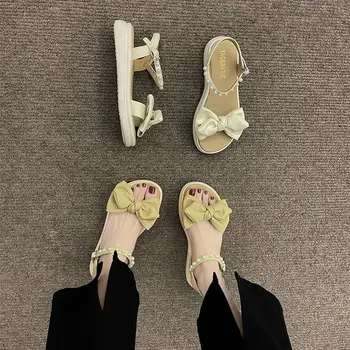 נעליים יהלומי סנדלים לנשים עם עקבים נמוכים הקיץ 2023 בז ' נעלי נשים טריז פלטפורמה עמיד למים Rhinestones קשת החוף