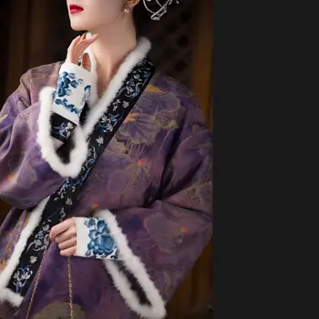 סתיו חורף סינית מסורתית סגול פרווה צווארון לוטוס מודפס מעובה טאנג חליפה העליון נשים אלגנטי Cheongsam מעילי החולצה